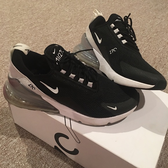Nike Shoes - Nike air max 270